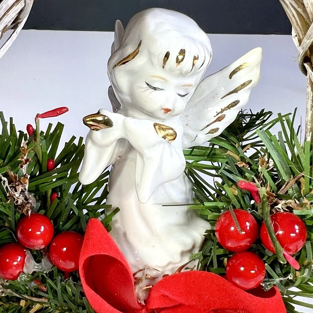 Vintage Hand Crafted Christmas Wreath Porcelain‎ Angel Holly Berry Bow Kitsch 6